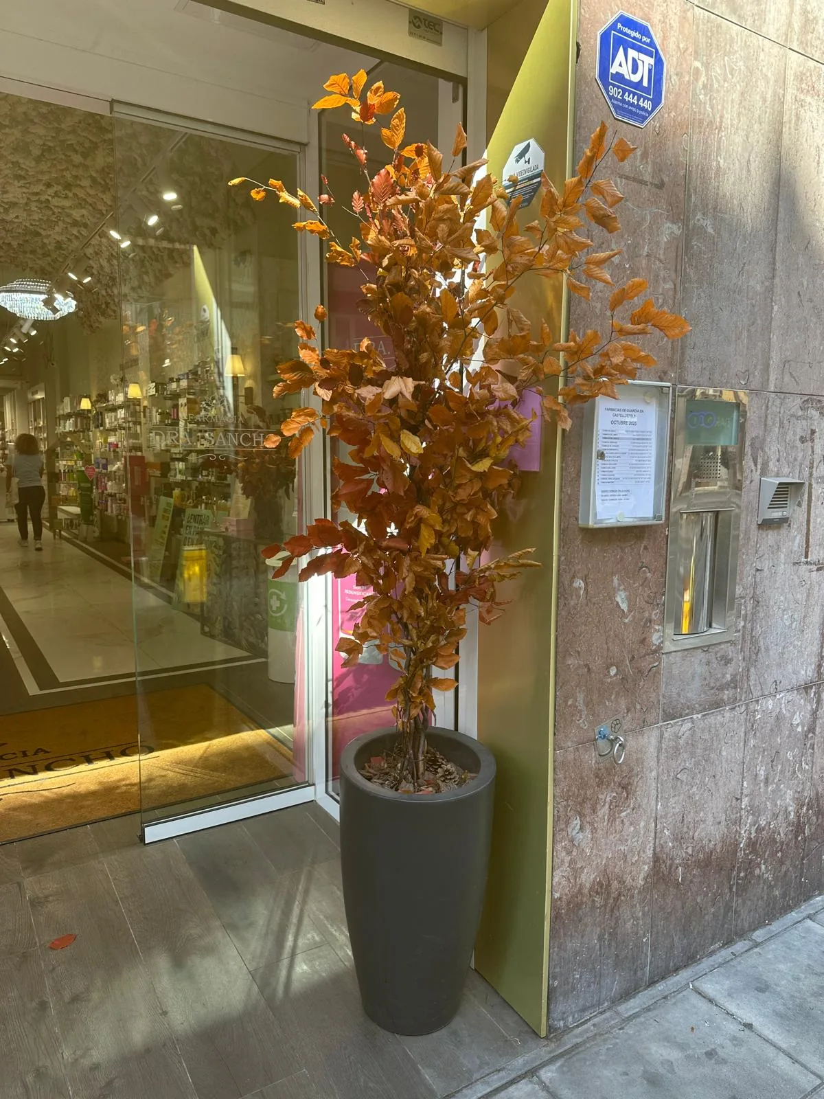 Árbol otoñal artificial decorativo para negocio